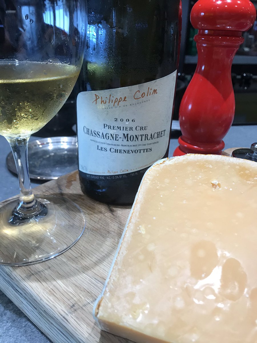 CHARLIEWINES's tweet image. #suggesting a good  Pairing for a change ....when you are meditating #athome ....... one of world classics  #Chardonnay premier Cru with an aged #Goudacheese from @igourmet #Colin
