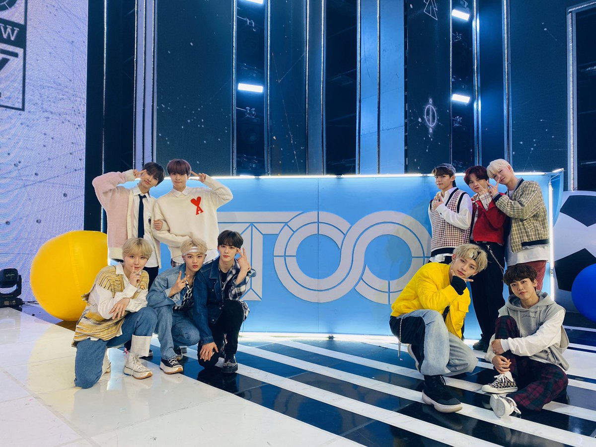 scoring too debut showcase stage outfits: a thread