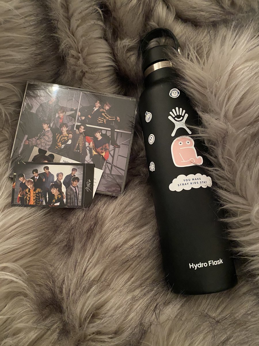 Stray Kids mail days making these days a lil better. Thank you @hynjnhwng and @clumsyskz! #hjhgop #clumsygoods