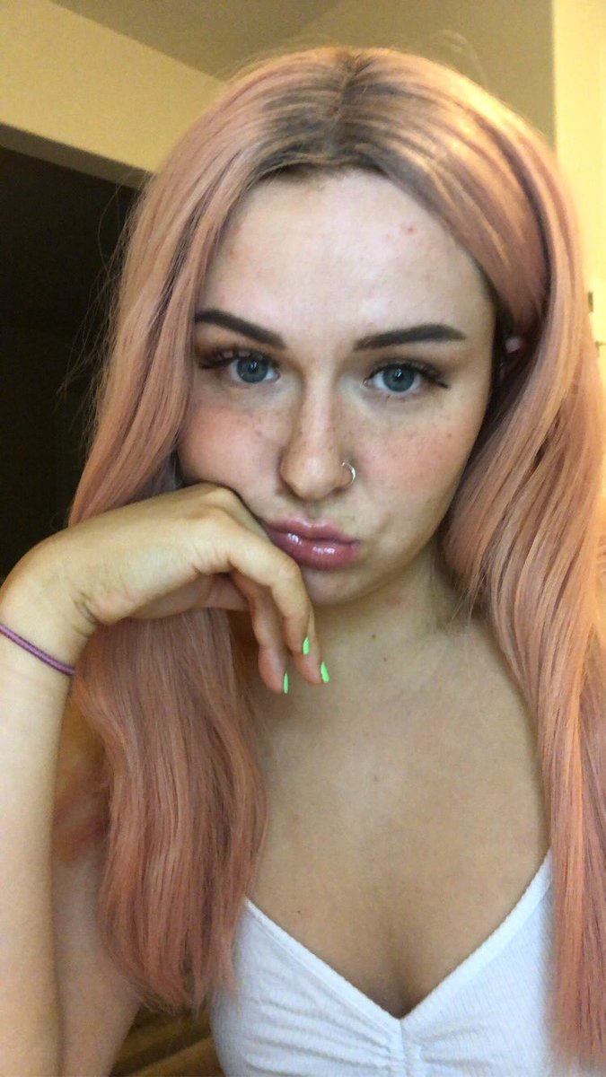 criesnarryy's tweet photo. I really do be likin this wig tho https://t.co/Y68y90Jtvh