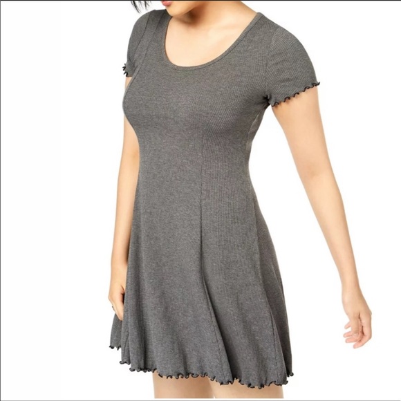 bubbliness1's tweet photo. So good I had to share! Check out all the items I'm loving on @Poshmarkapp from @lexiesluxeloft #poshmark #fashion #style #shopmycloset #bariii #danabuchman #adriannapapell: https://t.co/ADJzsFtN6i https://t.co/SFoLlS1ti3