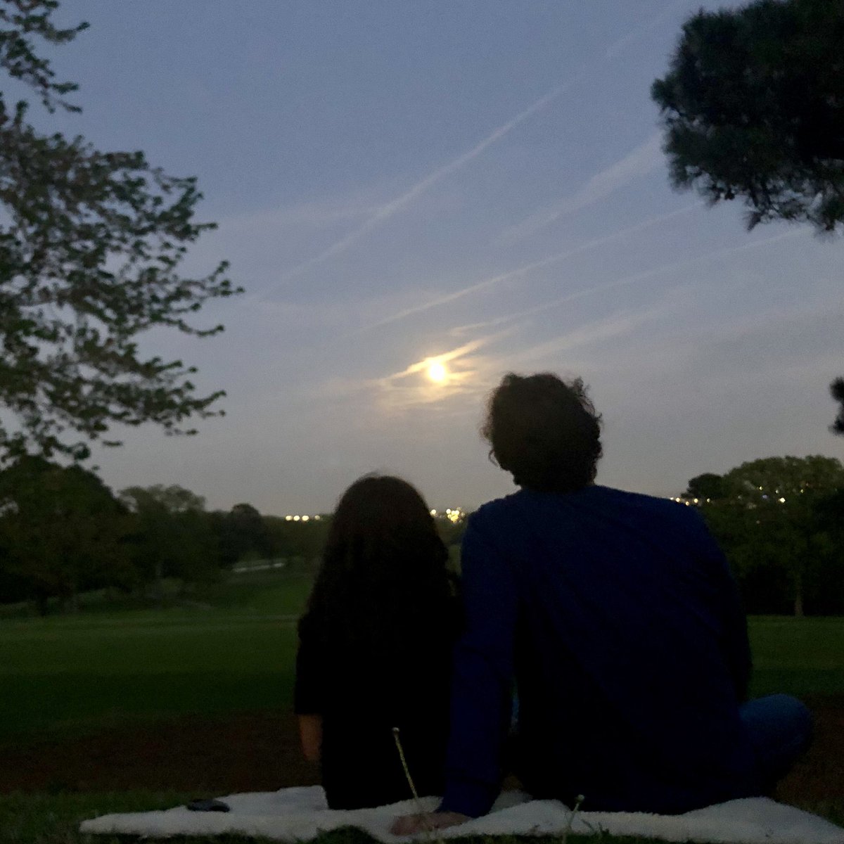 JudgeReinhold's tweet photo. Go listen to “When I get to Heaven” and let John blow you a big kiss.
#JohnPrine @ohboyrecords @FionaPrine @JohnPrineMusic #ripjohnprine #FullMoon #PinkMoon #heaven #TreeOfForgiveness #supermoon https://t.co/wQOTelic8B