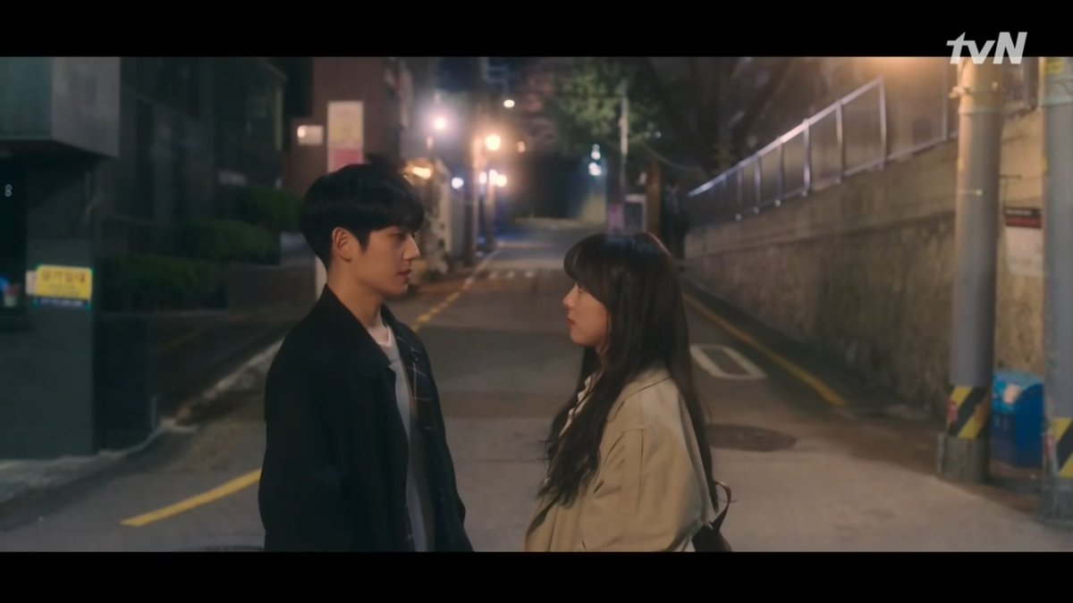 Can we stop for a minute and appreciate Ha-won's face when she approached him, he was so caught off guard. I swear I saw his heart skip a beat. #APieceOfYourMind  #JungHaeIn  #ChaeSooBin