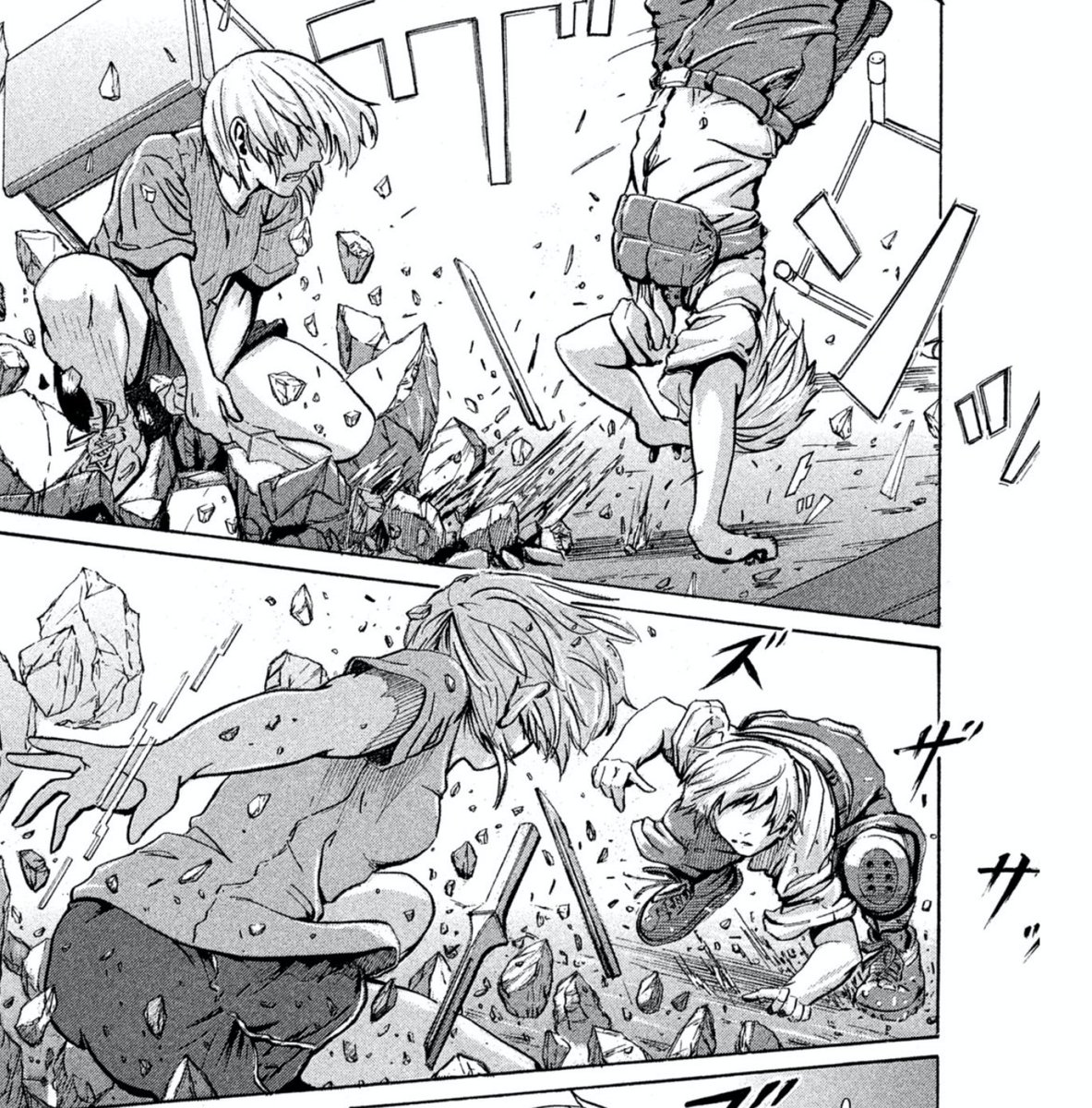 バトルは描いていて精神的につらいっちゃつらいのだが、白兵戦というか、近い位置でどう動き、相手がどうリアクションするのかを描くのは少し楽しい。
くるぞよけろよけろって思いながら描く感じ。
普段とは違う体勢を描くのが楽しいってだけなのかもしれないけれど。
