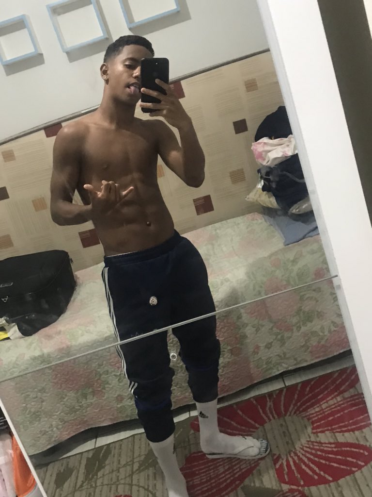 newerton11's tweet photo. Boa noite pra vcs 🥶😈 https://t.co/1eL7NtH4fw