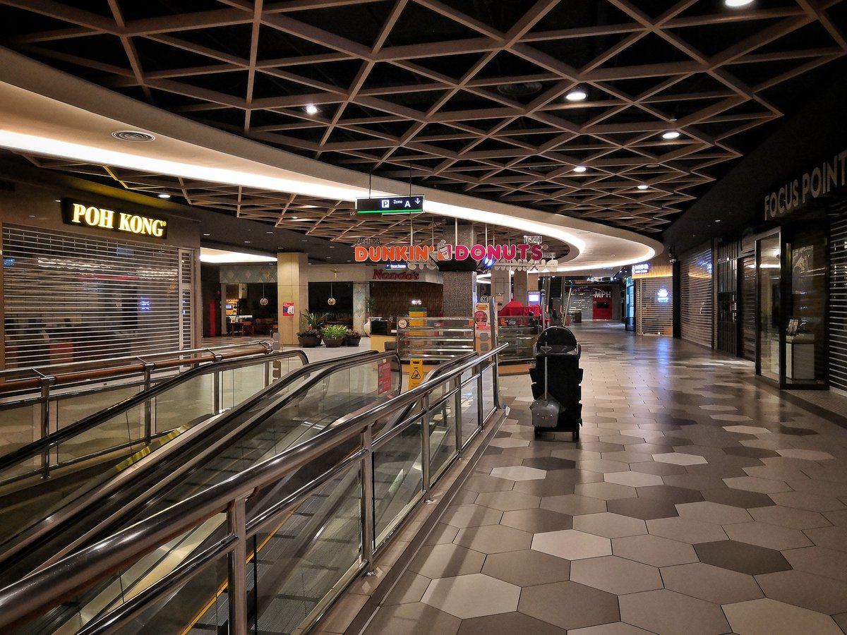 bumbungco's tweet photo. Anyone miss Midvalley already?

#COVID19 #Covid_19 #COVID19Malaysia #StayAtHome #StayHome #StayHomeStaySafe #malaysiacovid19 #midvalley https://t.co/6PvFgHmKFU