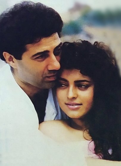 sowika71's tweet photo. #SunnyDeol and #JuhiChawla for the film 'Lootere' (1993)

Thanks to @Govinda_FC for sharing these photos 🙏🌹

#screencouples 
#BollywoodFlashback https://t.co/pEH1ilTzM7