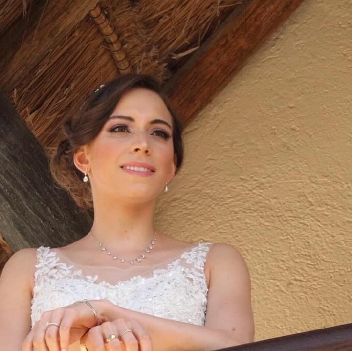 Giovyarcamakeup's tweet photo. ⠀⠀⠀⠀⠀⠀⠀⠀⠀
Bride 💖
#bridetobe #bridesmaid #beforeandaftermakeup #royaltonwedding #happybrides #secretsplayamujeres #beachbride #hotelxcaretwedding #afrobrides #longhairstyles #rivieramayaweddings #naturalbeauty #updostyle #brides https://t.co/Kc2AeoOPj9