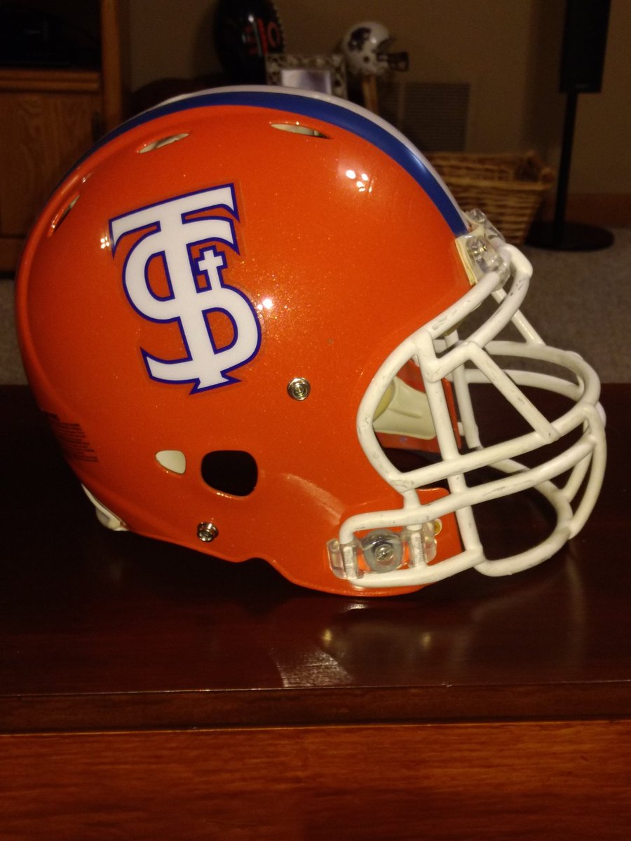 Our helmet has been entered into a twitter poll contest for the coolest HS helmet in Illinois. Spread the word <a href="/austinfitz217/">austin fitzpatrick</a> @Chord06596221 <a href="/JusticeChapma10/">Justice Chapman</a> @JackA1120  <a href="/BrysonDion24/">Bryson Dion</a> <a href="/JoeBrum15/">Joe Brummer</a> <a href="/brummer_matt/">Matt Brummer</a> <a href="/StaabJoey/">Joey Staab</a> <a href="/stanley_rodgers/">Stanley Rodgers</a> <a href="/sethgillespey54/">Seth Gillespey</a> <a href="/jacardia/">jacardia wright</a> <a href="/bbranyan1/">Beau</a>