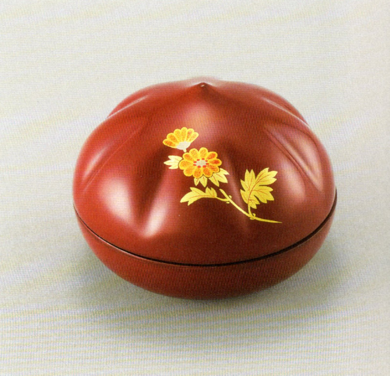 Imperial family bonbonnière: ChichibuTsuzumi drum with Young Pine & Stars from private banquet hosted by Empress Teimei for Prince & Princess Chichibu's wedding, 1928Chestnut shape celebrating Princess Chichibu's longevity, 1990 https://www.asahi.com/articles/photo/AS20170809005325.html https://mainichi.jp/graphs/20200401/mpj/00m/040/016000f/10