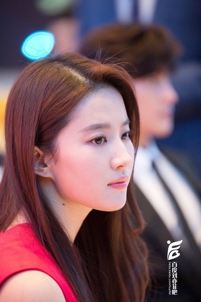 crystal00593806's tweet photo. 高贵优雅,落落大方的姐姐😘#Mulan #liuyifei #SupportMulan #花木兰 #花木蘭 #ムーラン #jewelery #jewellery #jewels #StandbyCC #SupportLiuYifei #CrystalLiu #유역비 #劉亦菲 #刘亦菲 #LưuDiệcPhi #ЛюИфэй #หลิวอี้เฟย #リウ・イーフェイ #Chaumet #ChaumetAmbassador #Armani #Tissot https://t.co/lY4fotS7Qm