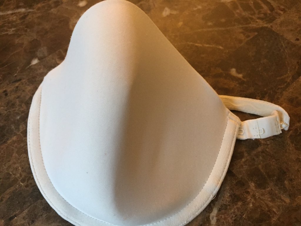 DRchavez2900's tweet photo. @CDCgov I made 2 😷 from an old bra. Cheap and effective. I didn’t have to go out and buy anything. Everything was repurposed from the bra. #BraMask https://t.co/59hdbAs0BZ