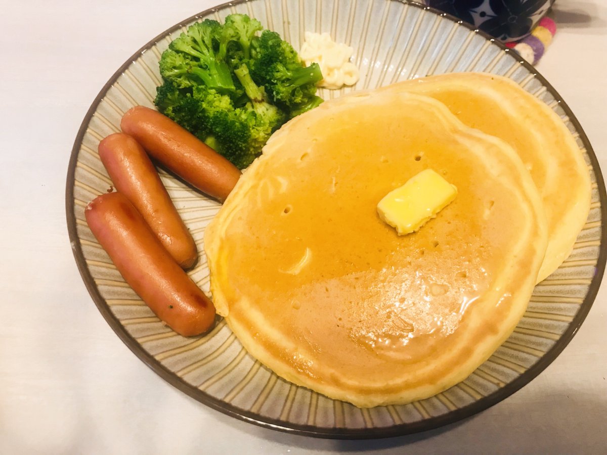 青春出版社 No Twitter お家ランチ 今日は在宅なので 久しぶりにホットケーキ作ってみました この前 金曜ロードショーで 魔女の宅急便 を観て食べたくなったので お家ランチ 在宅ワーク ホットケーキ