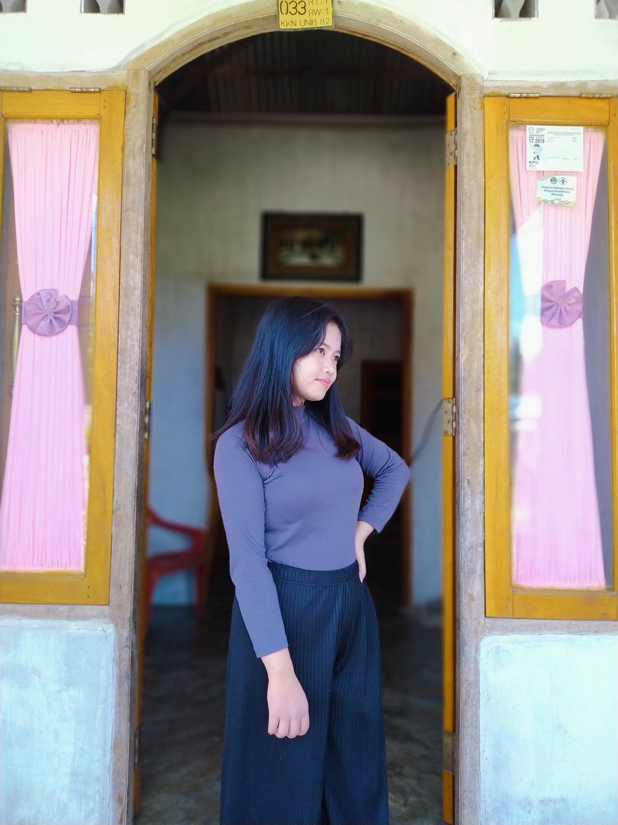 dita_liona's tweet photo. #KetikaCoronaReda 
Bosen dirumah aja.... rebahan lagi, rebahan lagi, pantat tepos tambah tepos karna rebahan https://t.co/VNo13vXObF