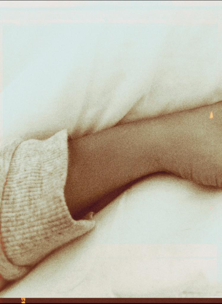 asoftdaniel's tweet image. • Larry smau •

A los 18, un numero aparece en tu muñeca indicando cuántos días restan para conocer a tu alma gemela.

Dónde H y L son mejores amigos d la infancia- Louis secretamente enamorado-. Sin embargo, cuándo Louis despierta ya con 18 cumplidos, no hay contador.