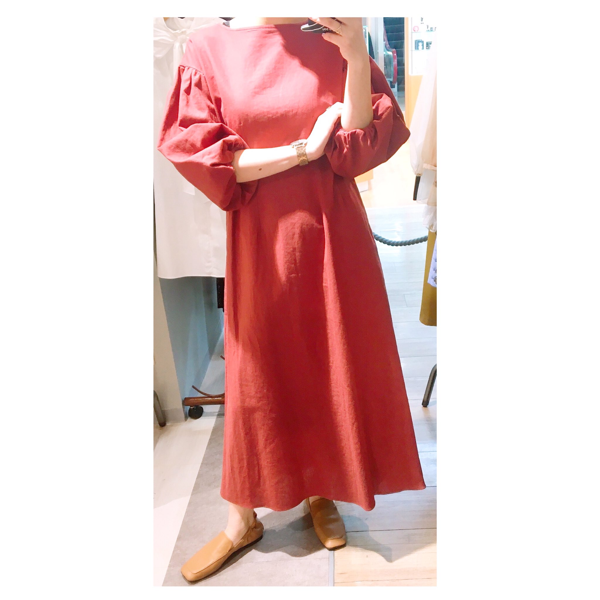 Select Shop Cosmic セレクトショップ コズミック Al Twitter Mila Owen ボリュームスリーブリネン ワンピース 9 900 税込 Color モカ ピンク ネイビー すっきりしたシルエットに ボリュームスリーブで アクセントを添えた リネンワンピース Milaowen