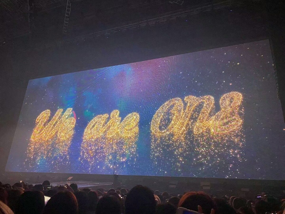 CRYSTAL80658129's tweet photo. Exo and exo-l are always together❤️#광활한_우주에서_만난_엑소와_엑소엘 https://t.co/20rQYIFwzV