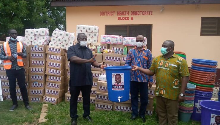 kodzolee's tweet photo. Those of you donating party branded goods to health facilities what's is your motivation.I believe you must know that you are scarirng your opponents yet COVID 19 knows no Party color.

#stoppartybrandeddonation https://t.co/mrAQczOCUO
