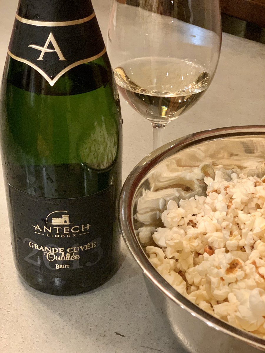 VineAndOliveCda's tweet photo. It’s amazing how many hours one can work despite biz only being open 1/3 of its normal hours. Also equally amazing how a simple fav late night dinner can bring so much comfort. 🥂🍾#simplepleasures #DiggingDeep #bubblesmakeitbetter #bubbles #hopeful #restaurantlife https://t.co/uZ5CKtQuDx