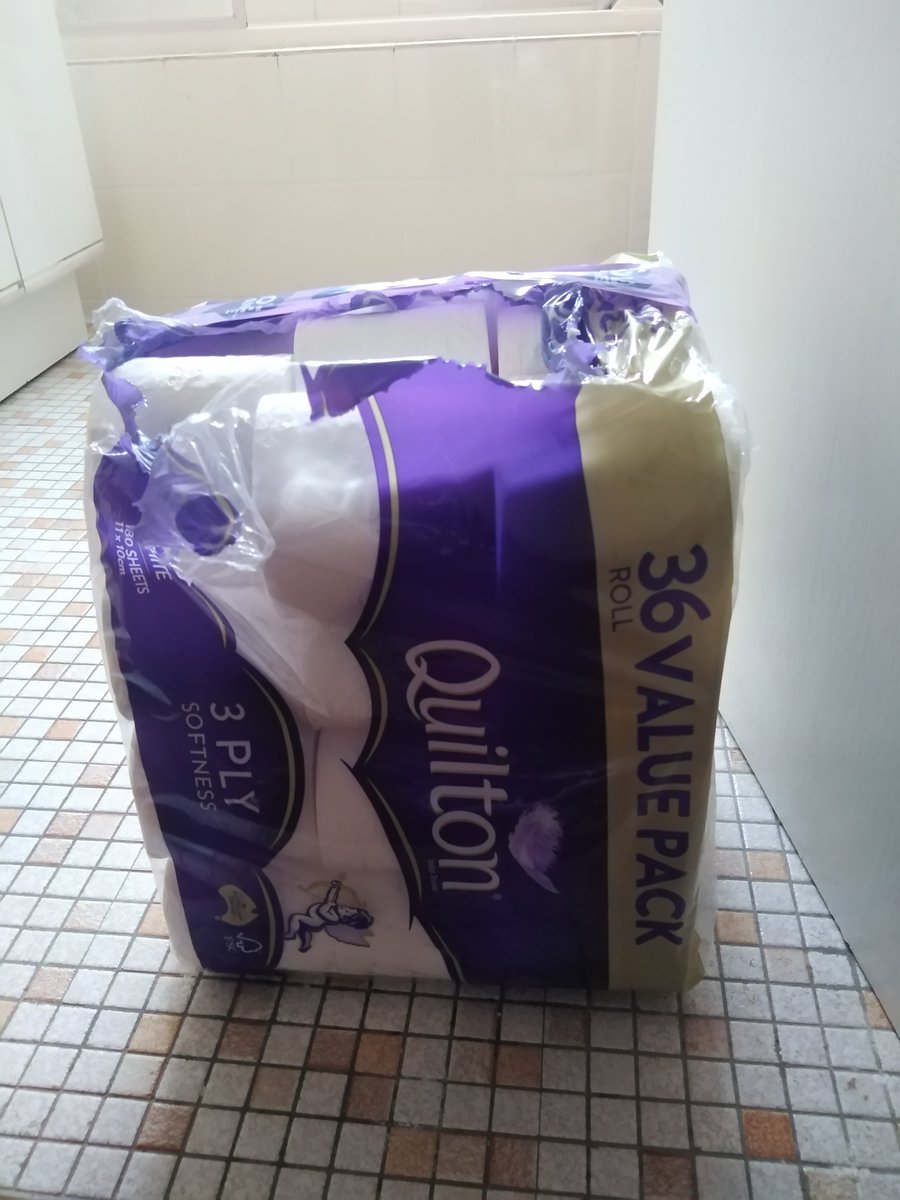 The lady re-emerged from the back of the store with a GARGANTUAN 36 VALUE PACK which my brother was hereby allowed to purchase for our humble household. Moral of the story? Don't be a selfish bastard #covid19australia 4/5