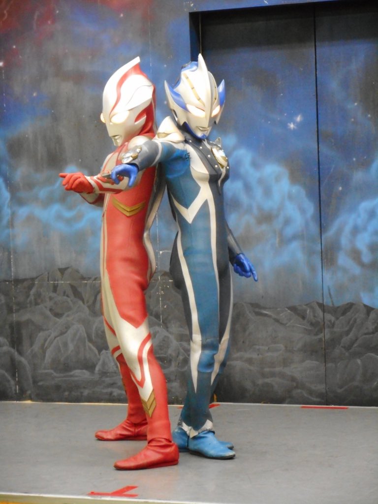 弘央 本日4 8は ウルトラマンメビウス の第一話が放送された日です ウルトラの父にブレスレットを託された若きウルトラマン そして若き隊員達の成長物語 かつて子どもだったお父さんやお兄さん達が大興奮のレジェンド客演も最高でしたね ウルトラマン