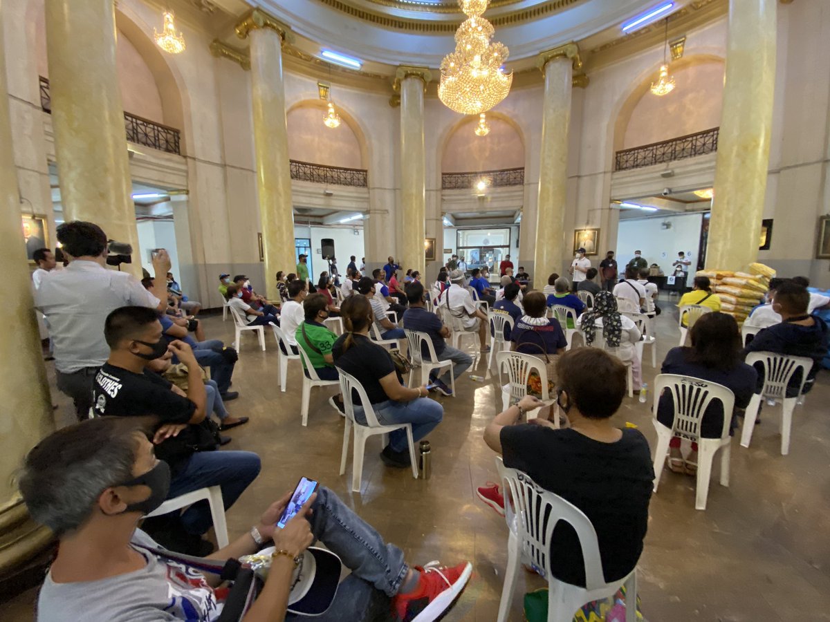 HAPPENING NOW: Mayor <a href="/IskoMoreno/">Isko Moreno Domagoso</a> speaks before barangay officials amid the Manila City government’s ongoing distribution of P1,000 cash aid to citizens 

#AlertoManileno #COVID19PH