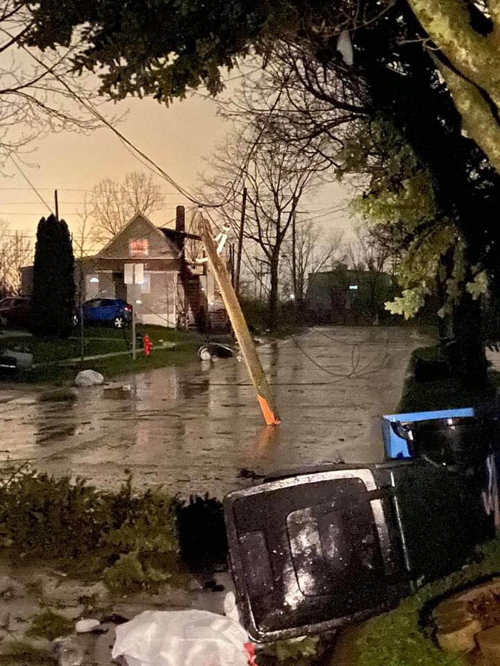 ScottTaylorTV's tweet photo. A look at some of the damage near a friend’s house just off the Square in Medina, Ohio this morning.  #Medina https://t.co/XJPUaGthXt