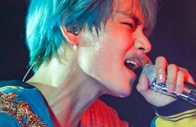 Taehyung’s wide neck and neck veins — a thread