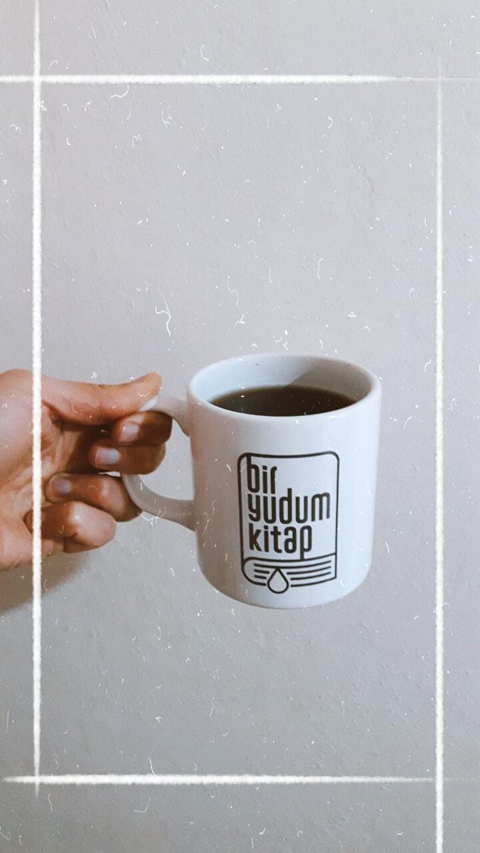 Houellebecq kitabında, "Kendimi çok dipte hissediyor değilim, daha çok etrafımdaki dünya bana yüksek görünüyor." diyor. Şimdi, o yükseklikler birer birer alçalıyor sevgili okur. Güzel bir gün olsun 🌿
<a href="/biryudumkitapp/">Biryudumkitap</a> 
#carsamba