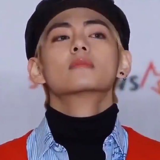 Taehyung’s wide neck and neck veins — a thread