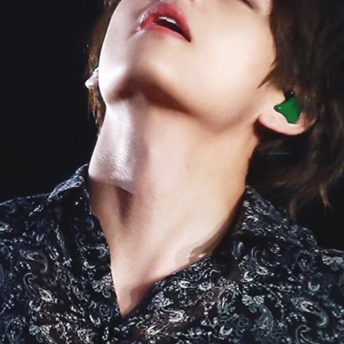 Taehyung’s wide neck and neck veins — a thread