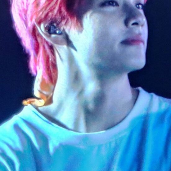 Taehyung’s wide neck and neck veins — a thread