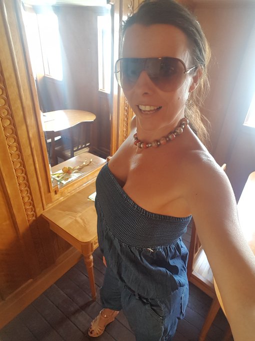 Bonne journ&eacute;e les coquins Prenez soins de vous et restez confin&eacute;s. BizzXXL 💞 https://t.co/TntQyr3Ysr
