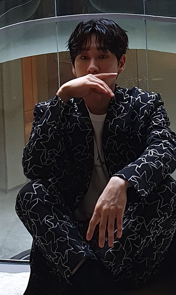his fingers; a thread