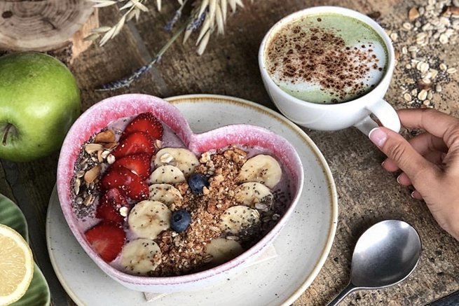 BonViveurSpain's tweet photo. "RT"🥑 si eres más de tostada de aguacate, o un ❤️ si te quedas con un 'açaí bowl' como este. ¡Nosotros no nos decidimos! 🤔☝️ #SuperchuloMadrid #Superchulo #RestauranteSuperchulo #vegetarianoMadrid #rainbowfood #plantbased #vegan #Bonviveur. 🌈🌱https://t.co/FqogUQdK2m https://t.co/vVVdw6YIGk
