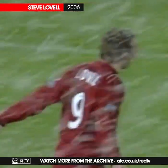  Happy birthday to our former striker Steve Lovell who turns 40 today. 