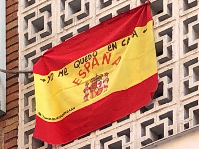 みゅうスペイン En Twitter スペイン 国旗 スペイン人は旗を自宅のベランダや窓に掲げるのが好き マドリッドでは国旗が多く バスクや カタルーニャでは州旗を掲げています 愛するのは自国だけではなくサッカーチームでもあったり 旗を見るとそのお家の様子が