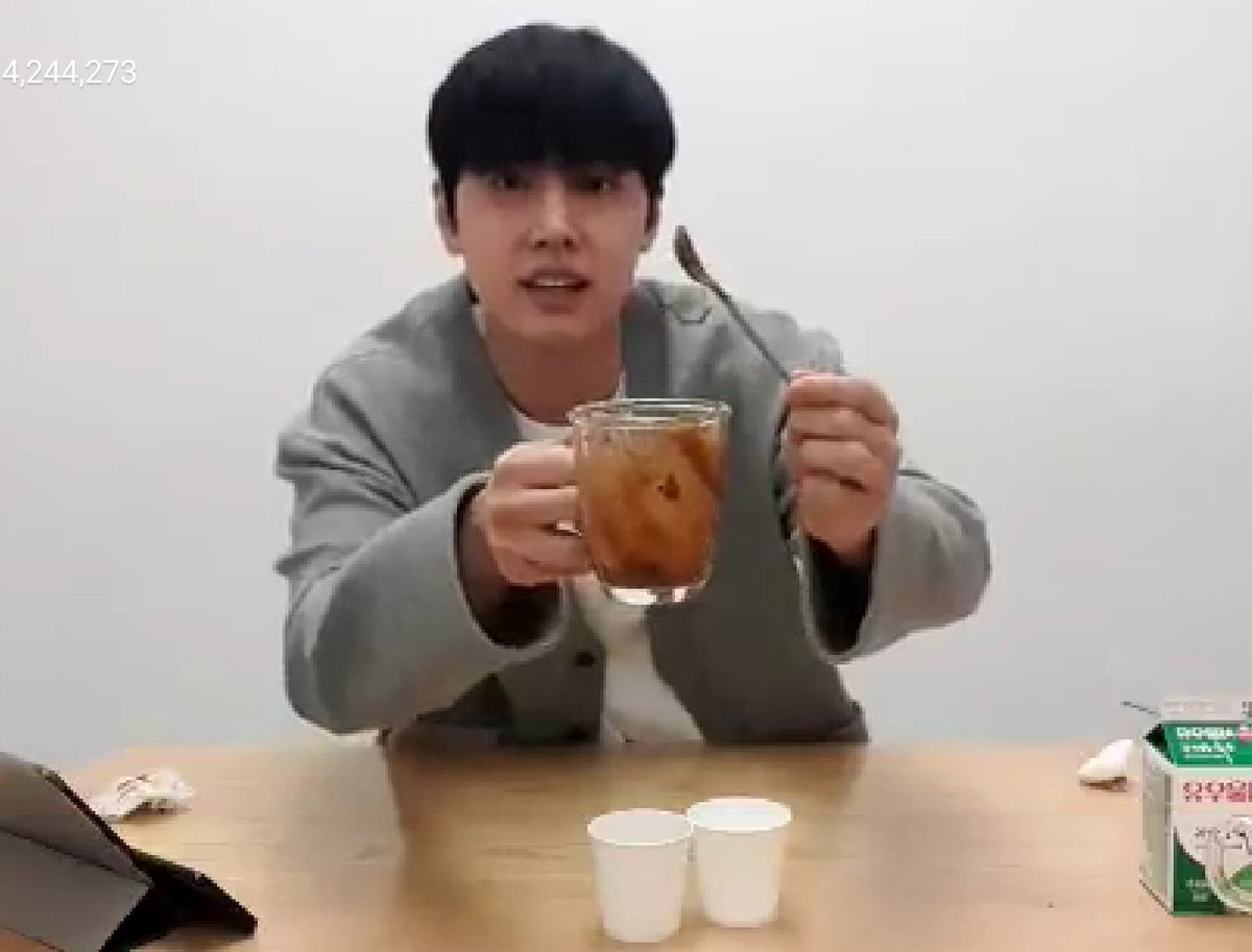 ｊｅｎ🦖🐸 #TeamKhianna ⚡️ tweet media