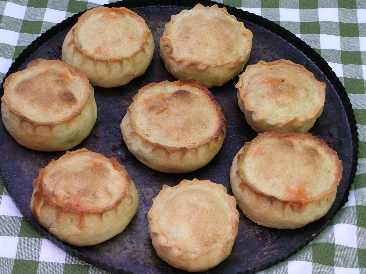 #alimentsEcodeBalears Avui hem publicat al nostre web un llistat d'empreses ecològiques que degut a la situació actual han començat a repartir a domicili. Entrau a la noticia enllaçada bit.ly/2VeCu4O i podreu consultar les empreses. Bones festes i panades!