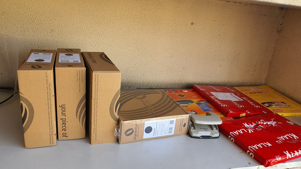 MohindraSonia's tweet photo. @thejetwaylife has been making progress with his #janatashield. Material has been delivered and machines are running nonstop. Looking for more 'makers'to collaborate with.
#MissionPPE
#StayHomeStaySafe
@abhimanyusrana
@dipeshdutt https://t.co/7K3R7S4KDy
