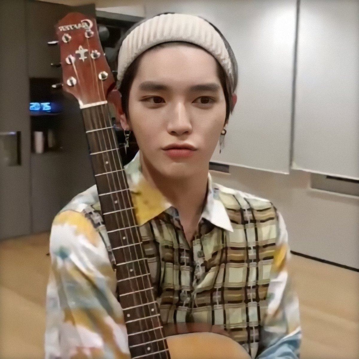 Day 13 : (sorry I did my day 12 late)I really hope you had a great day, I don't know the weather in Korea but we had a sunny day here. Even if I can't go outside I was happy to see the sunshine through my window. #TAEYONG  #TAEYONG_20DAYS  #툥블답장  #태용  @NCTsmtown_127