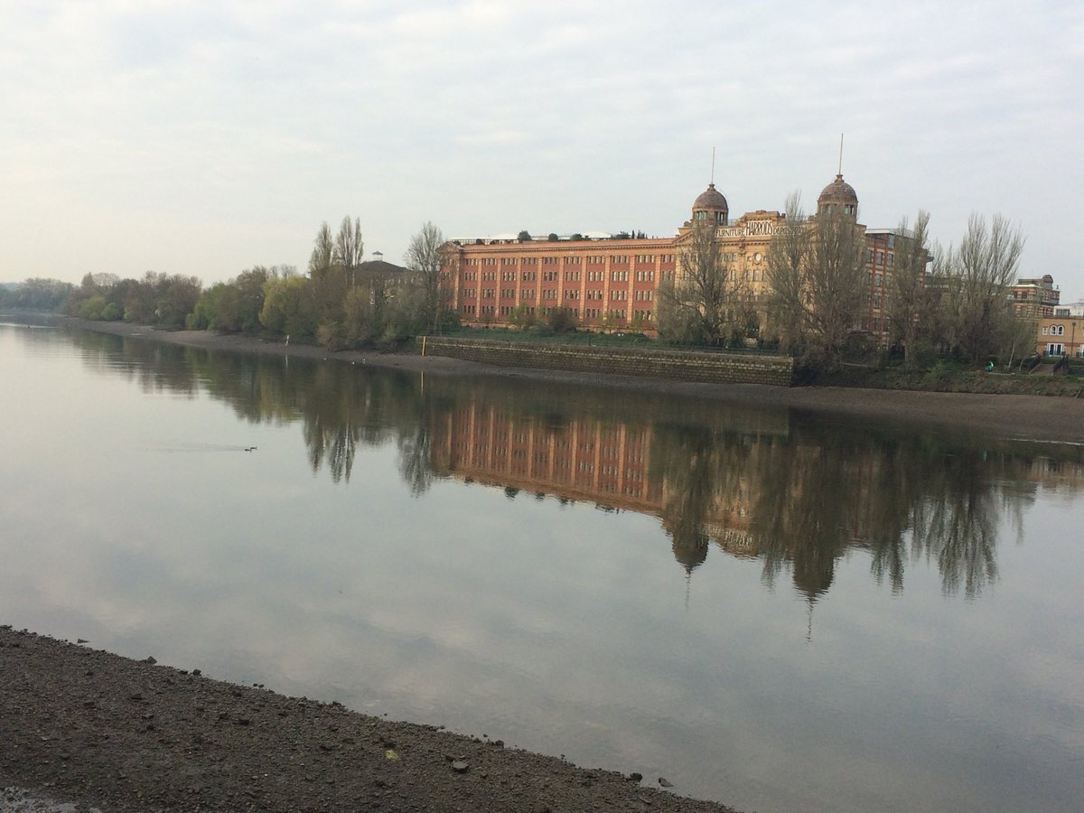 River #Thames still and calm on my walk to work this morning... what #pandemic ? #COVID19 #coronavirus #CharingCrossHospital