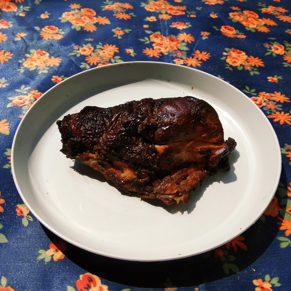 Asapan10's tweet photo. Twitter, please do your magic. Mhn bantu RT. 
Ayam BBQ,diasap perlahan 4jam.NoMSG,aman krn kami hny ber3 suami,sy, balita sdh 3minggu physical distancing. 
Minat bs PO via DM/tokped https://t.co/mdT9q8XIHF. Harga Rp.100rb/ekor(uk.hidup1,2-1,4kg). Lokasi krm dr Ciputat.Trimakasih https://t.co/IWzuzKr7pZ