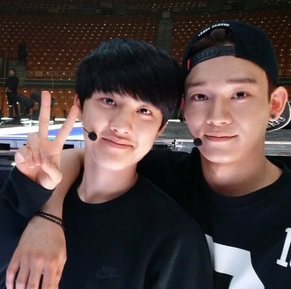 AliceciaAlista1's tweet photo. #광활한_우주에서_만난_엑소와_엑소엘 JONGDAE DONT ACT LIKE YOU’RE IN MILITARY RIGHT NOW WE MISS YOU 😭💙 KSOO WE MISS YOU 💙💙 https://t.co/mtZ57d7Xwf