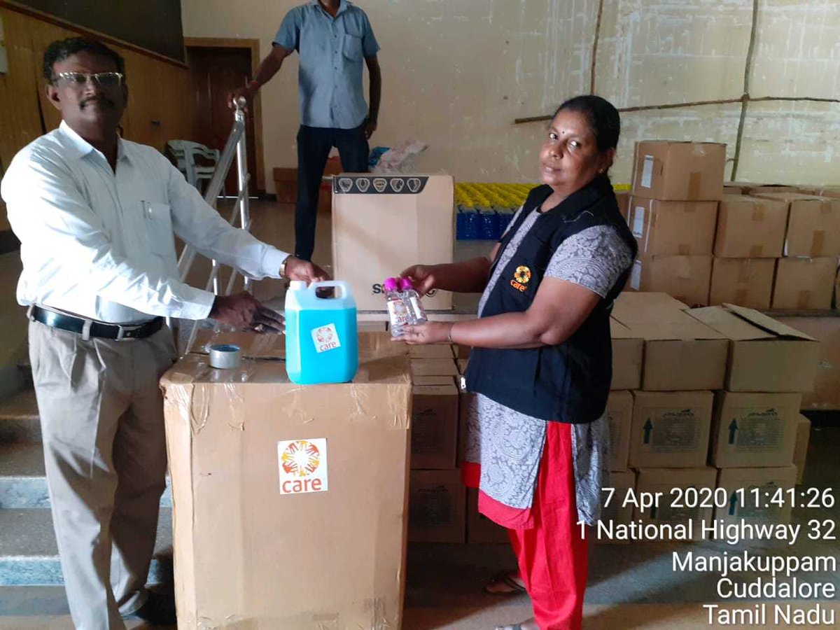 CAREIndia's tweet photo. CARE India has supplied personal safety equipment for medical personals. A sum of 10500 masks, 200 sanitizer bottles, &amp; 750L of liquid disinfectant was provided in Katumannarkoil, Cuddalore &amp; Ponneri, in Tamil Nadu.
Support: https://t.co/9LCwguMjMA https://t.co/oTA3TDFqT3