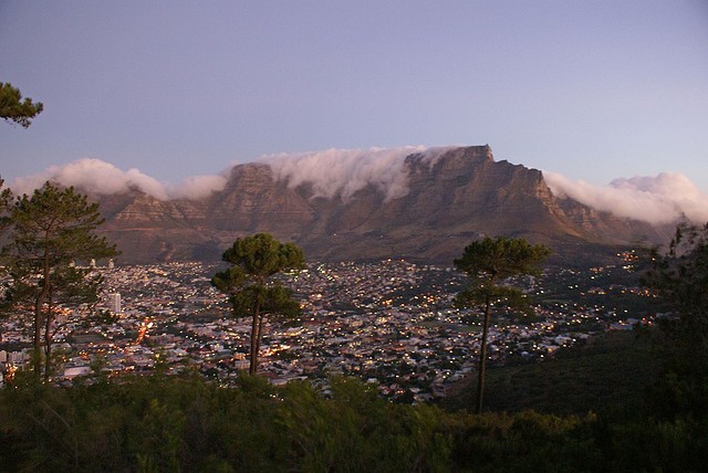 impulsegetaways's tweet photo. Attractions Near Cape Town ~ Table Mountain, standing at 3,560-ft high, is one of the world’s most recognisable natural icons, with its distinctive flat top (which gives it its name), &amp; one of the major tourist attractions in South Africa. Popular with tourists and locals alike. https://t.co/2UVhEka51u