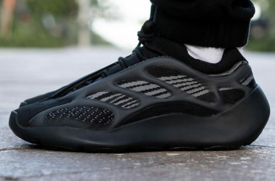 Adidas yeezy 700 v3 alvah on feet discount