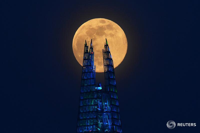 Guy Faulconbridge (@guyreuters) on Twitter photo This is a brilliant Reuters photograph. <a href="/dylanmpix/">Dylan Martinez</a> does it again. The Pink Supermoon rises over the Shard skyscraper in London. This is a brilliant Reuters photograph. <a href="/dylanmpix/">Dylan Martinez</a> does it again. The Pink Supermoon rises over the Shard skyscraper in London.