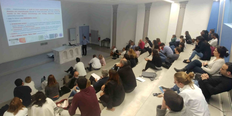Les outils développés par les start-ups font partie du quotidien de l’IHU. « On utilise la solution de MediHandTrace tous les jours pour se protéger des maladies nosocomiales » #patientsafety #COVID19 #madeinfrance <a href="/LaSF2H/">SF2H</a> <a href="/ChristeynsL/">ChristeynsLS</a> #hygienedesmains

gomet.net/ihu-mediterran…