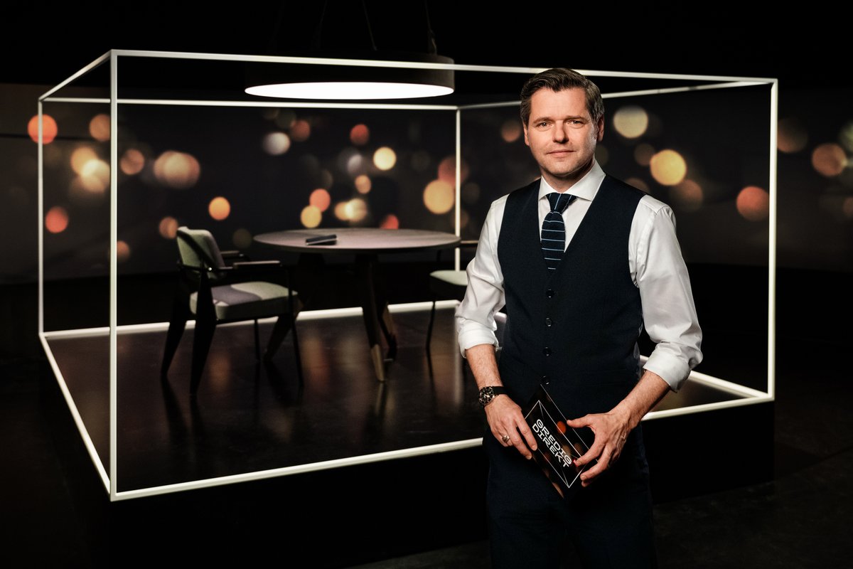 👀🚨 Exklusiver #Sneakpeek: So sieht das brandneue Studio der neuen #Talksendung «Gredig direkt» aus 🤩 Erster Gast von Moderator <a href="/ursgredig/">Urs Gredig</a> ist der ehemalige SBB (<a href="/RailService/">RailService SBB CFF FFS</a>) CEO <a href="/AndreasMeyer/">Andreas P. Meyer</a>. Mehr Infos: medien.srf.ch/-/-gredig-dire… #srfgredigdirekt